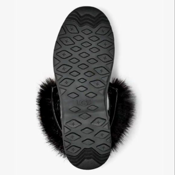 UGG Adirondack Boot lll Patent - Picture 14 of 17